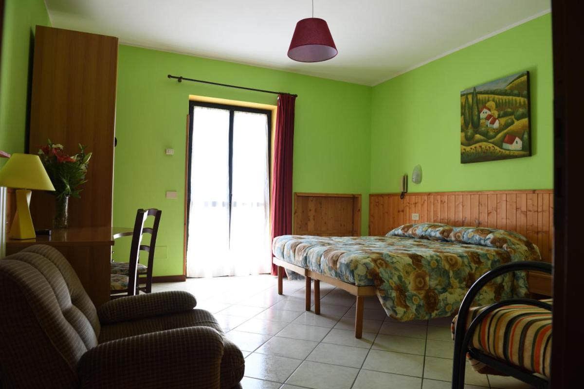 Hotel La Capannina Massino Visconti ภายนอก รูปภาพ